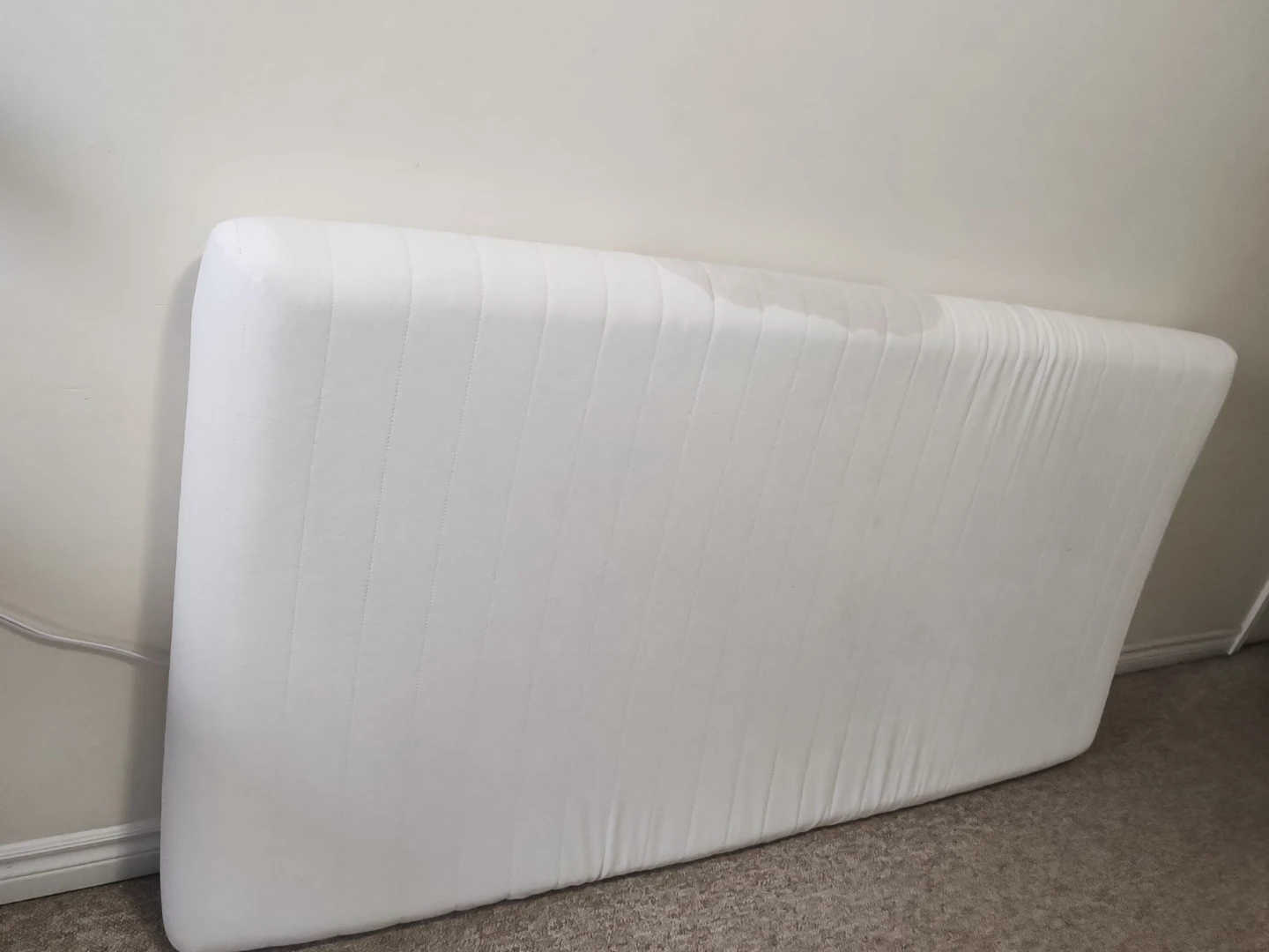 Zinus Twin-size mattress - Good condition - photo 3