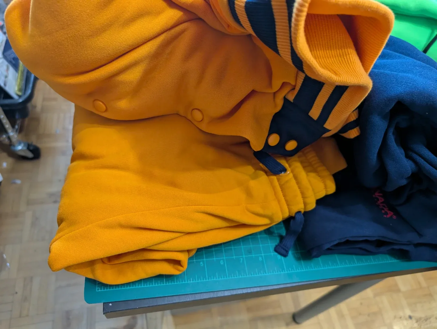 Variety of Hoodies and Sweaters BRAND NEW image indicator(4)