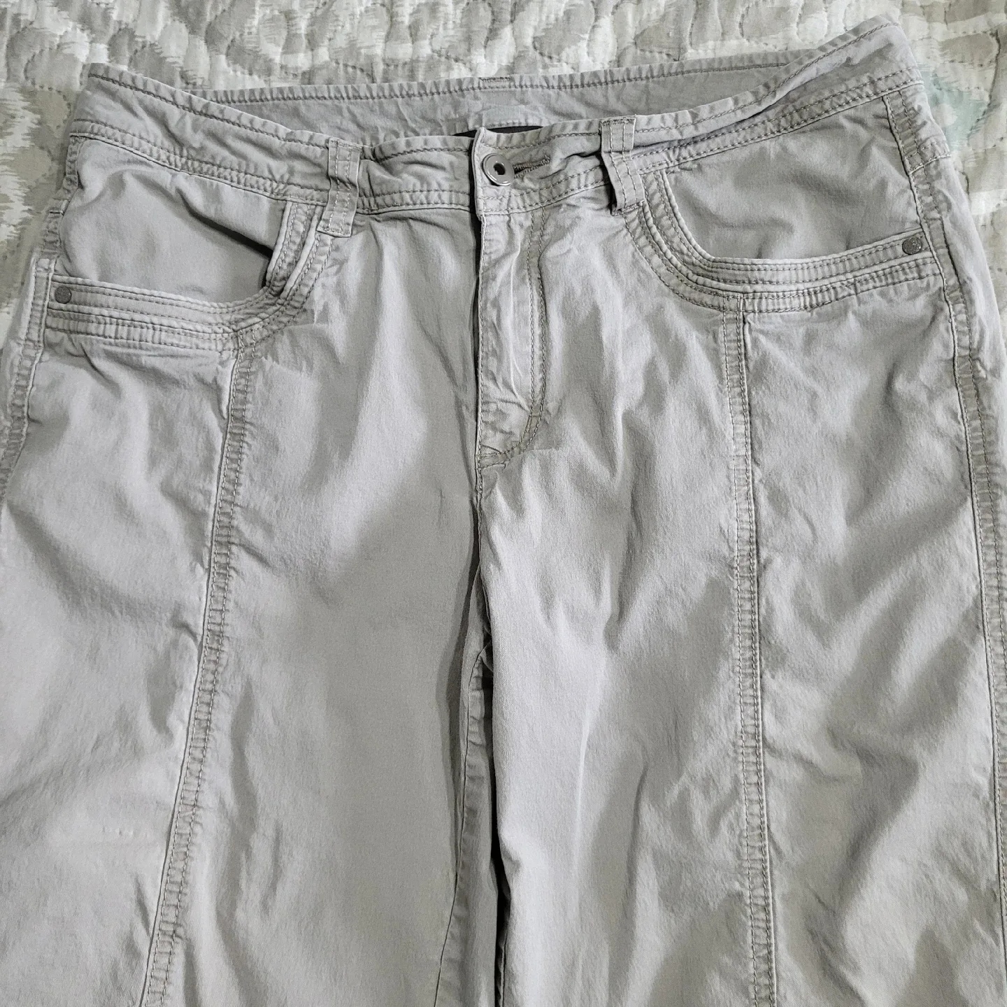 Ladies Size 10 Petite Capris image indicator(2)