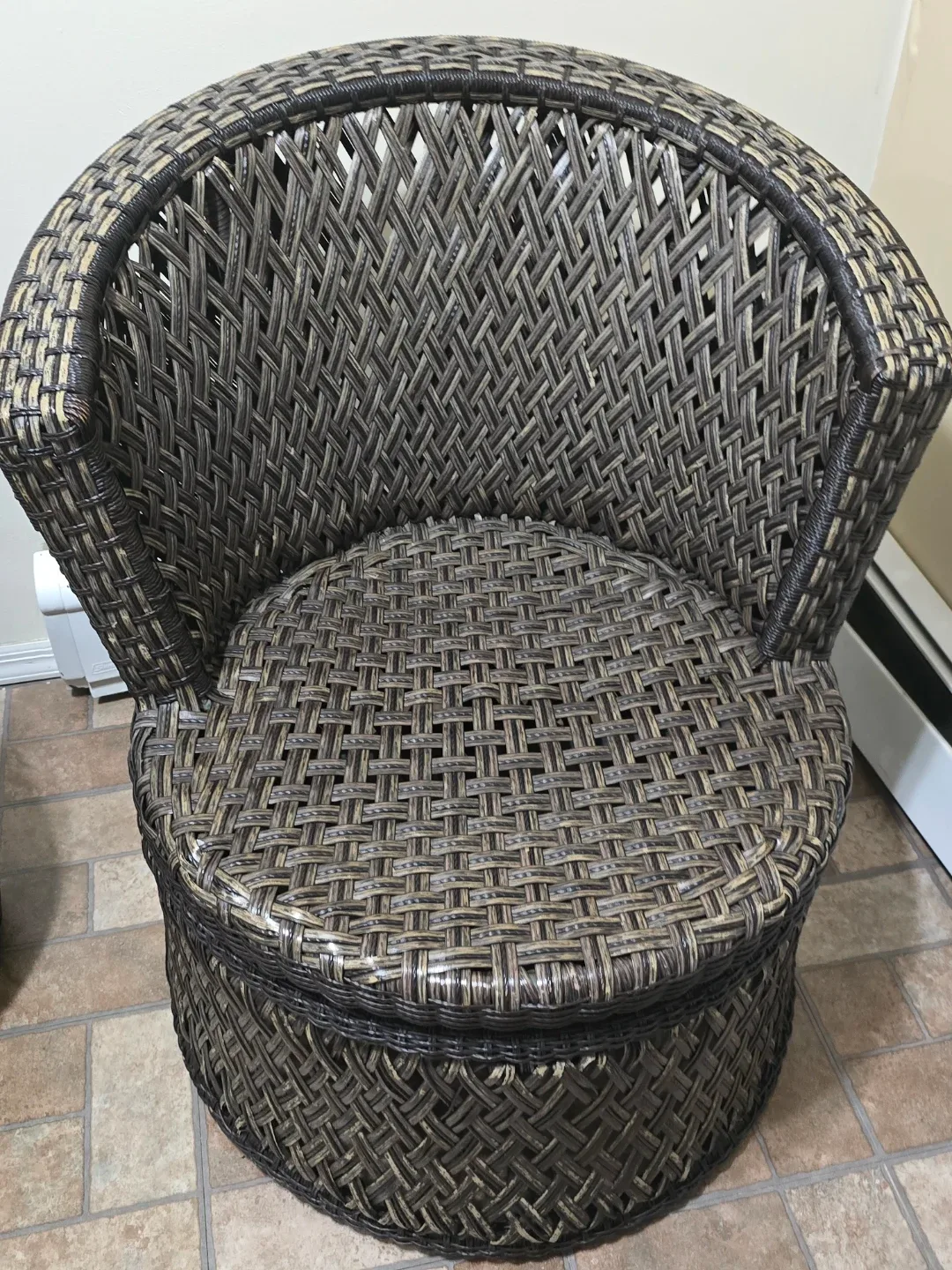 Wicker Chair & Ottoman Set - Great Condition! image indicator(3)