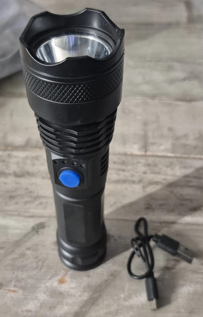 USB CHARGING FLASHLIGHT