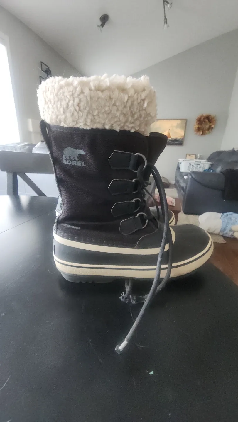 Women's Sorel Winter Boots - Size 6.5