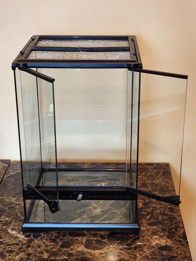 Exo Terra Glass Terrarium Mini Tall image indicator(4)