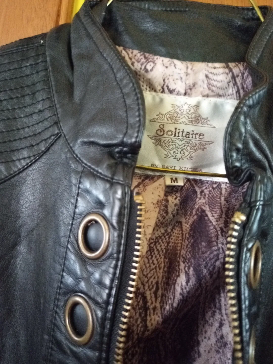 Solitaire Black Ladies Leather Jacket (Size M) image indicator(3)