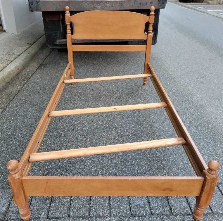 Wooden Bed Frame, Single / Twin Size. image indicator(2)