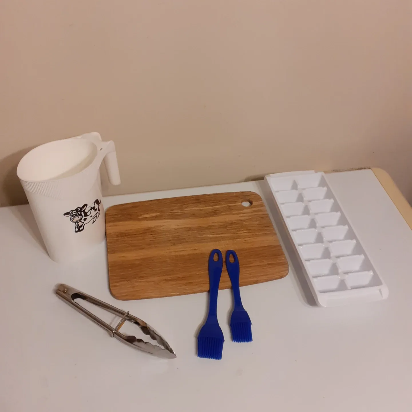 Assorted Kitchen Items image indicator(3)