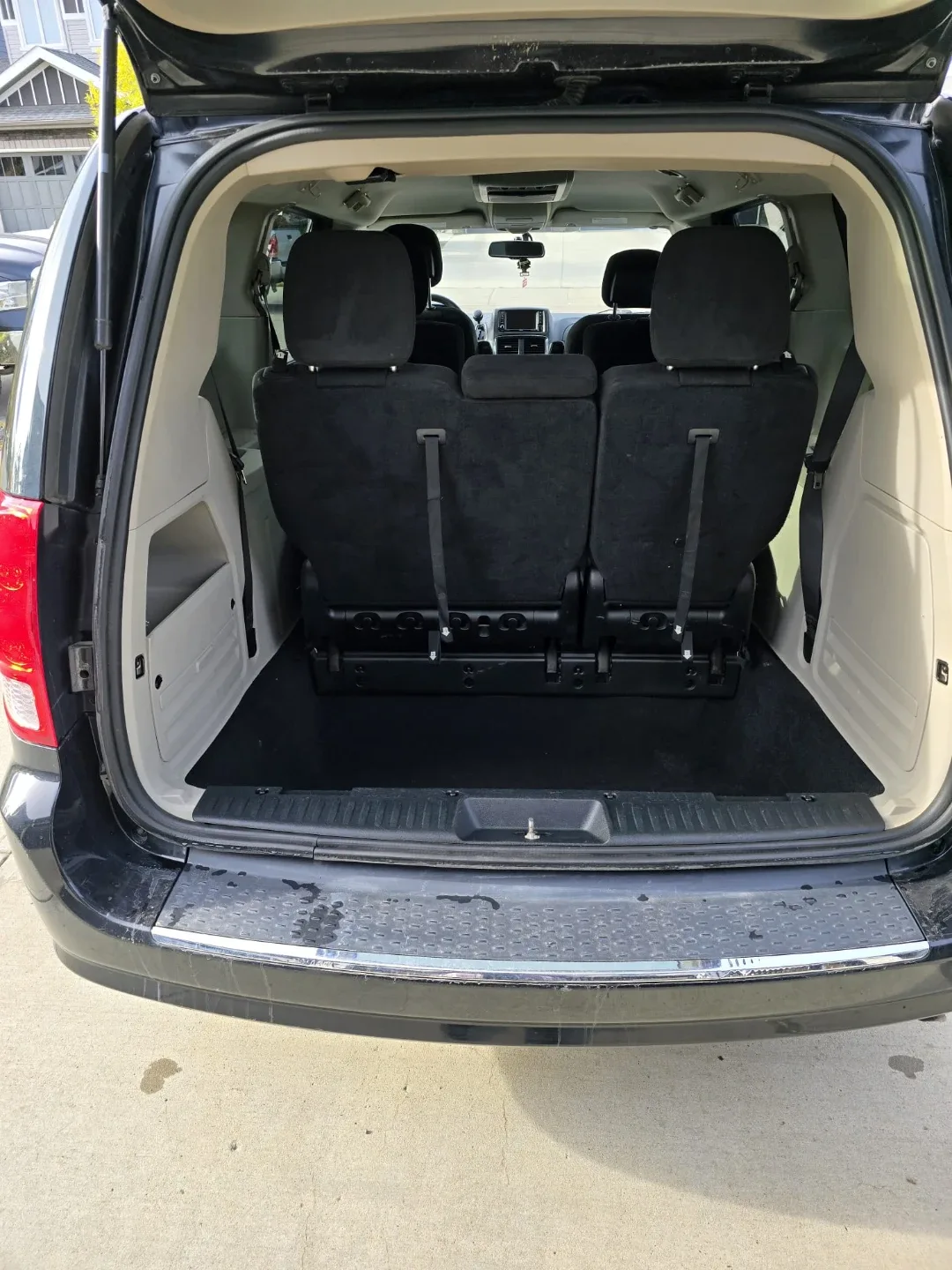 Black Dodge Grand Caravan image indicator(6)