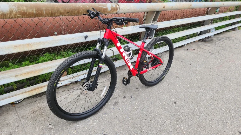 Trek Marlin 7Mountain Bike - Red image indicator(4)