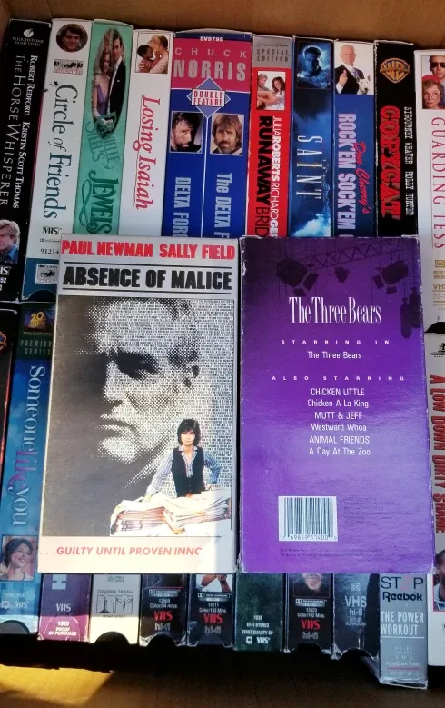 ☆☆☆GE VHS VCR Player (Model VG2000) PLUS SEVERAL VHS MOVIES!!☆☆☆ image indicator(10)