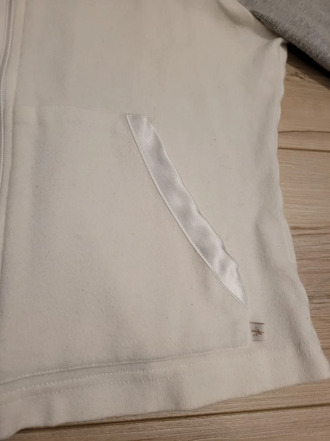 Antigua Women's Chicago Cubs Sweatshirt Size S image indicator(4)