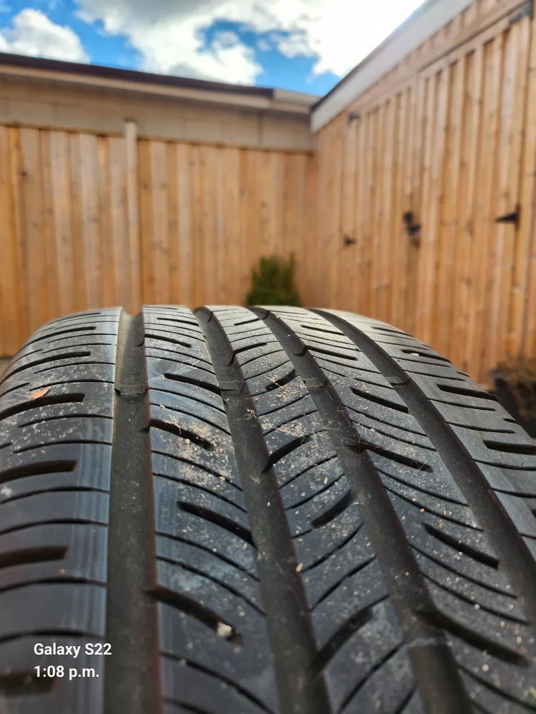 Volkswagen Wheel with All-Season Continental Tires 225/45 R17