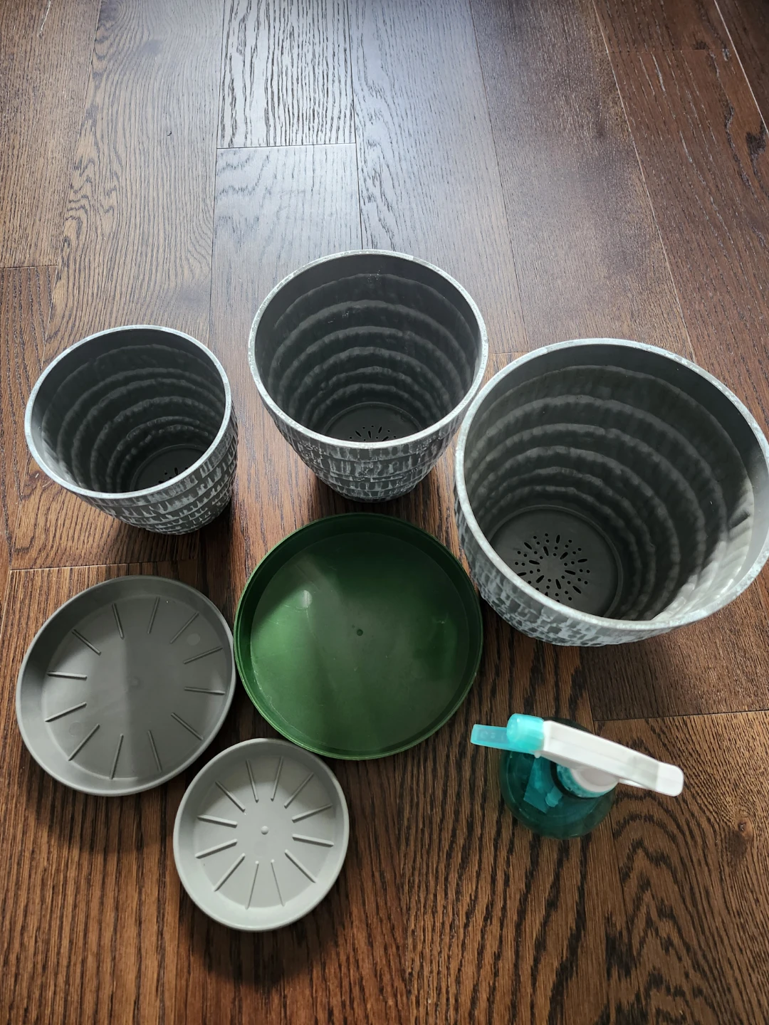 3 Grey Plant Pots with Saucers