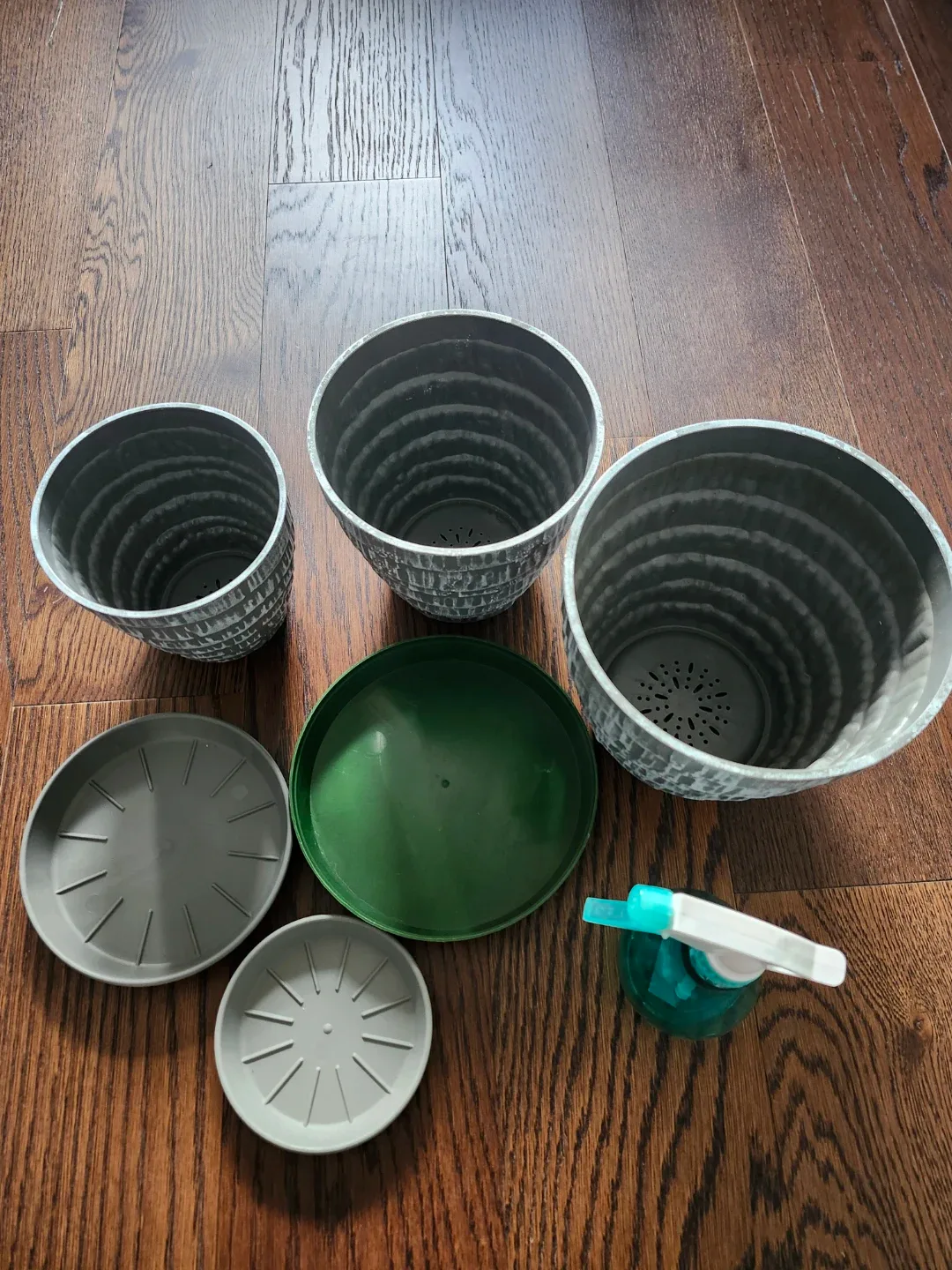 3 Grey Plant Pots with Saucers