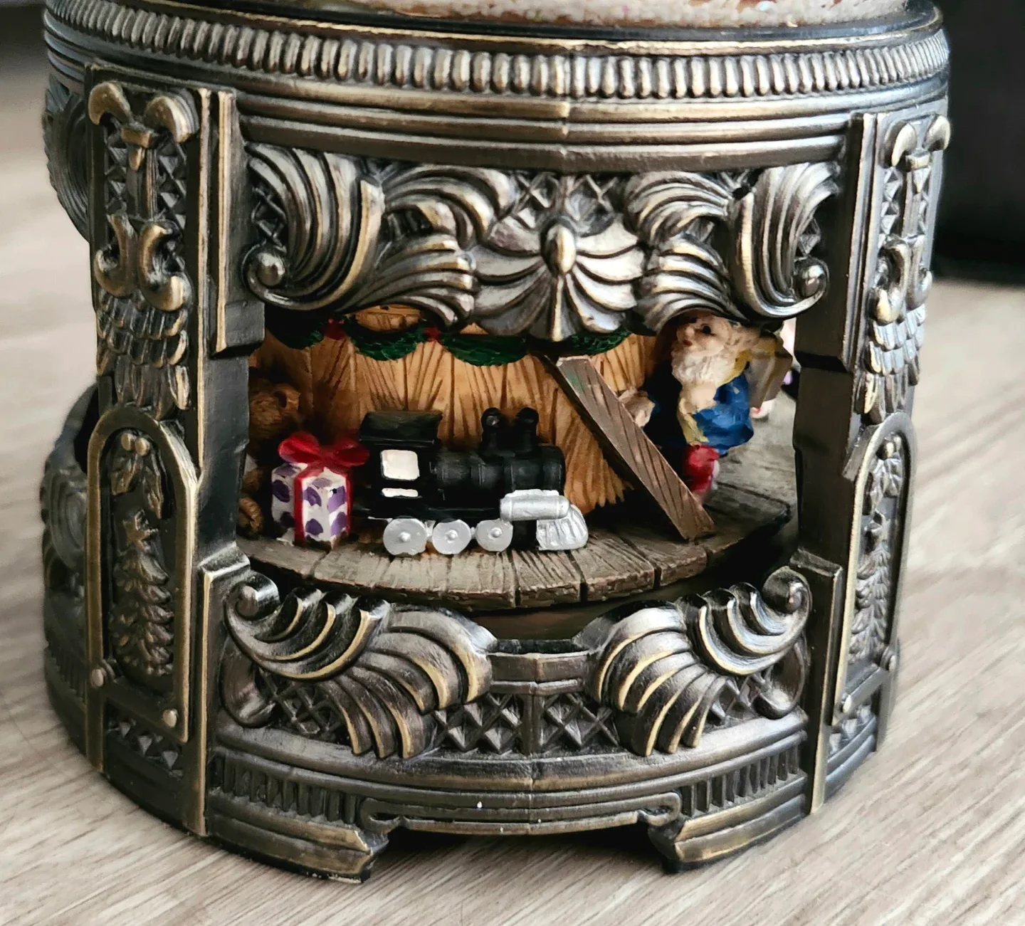 Musical Snow Globe image indicator(4)