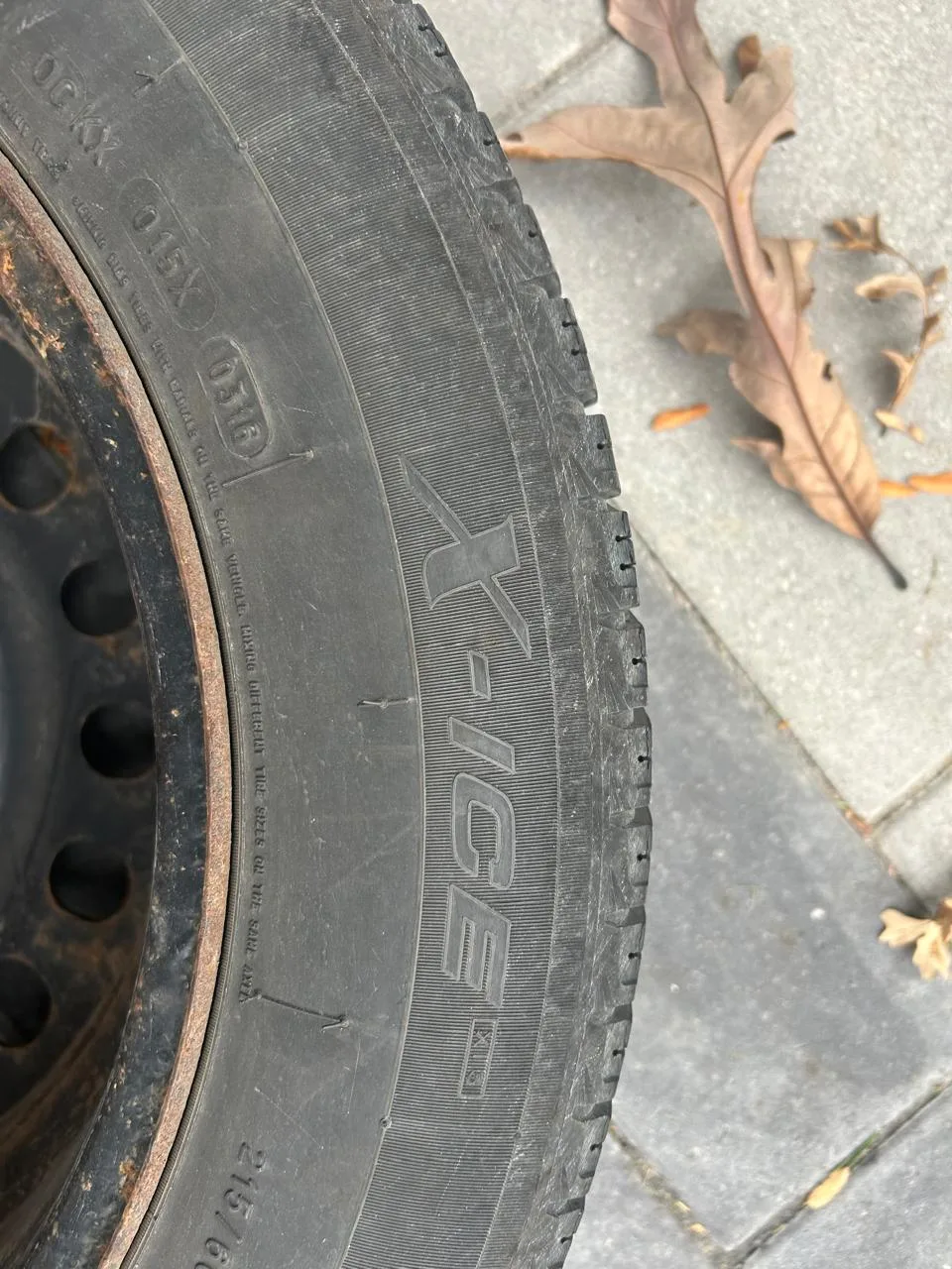 4 Michelin X-Ice 215/60R16 Winter Tire image indicator(2)