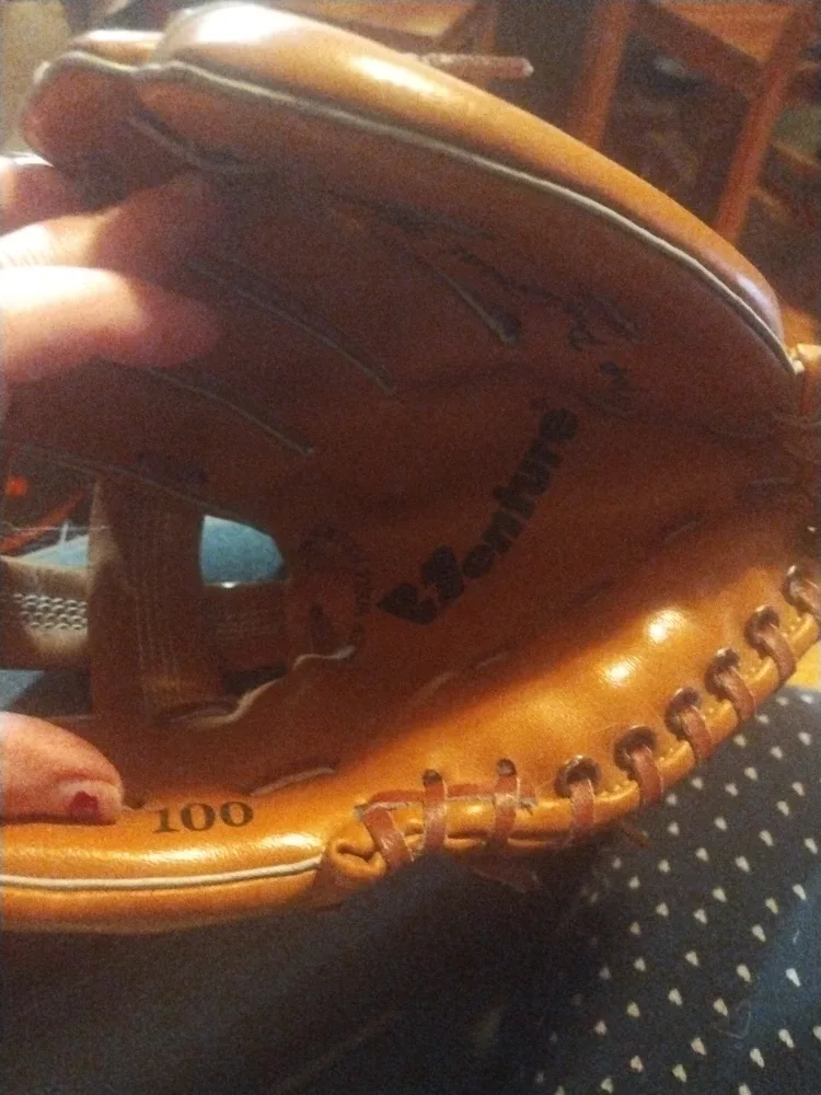 Vintage Wilson Venture 100 Baseball Glove