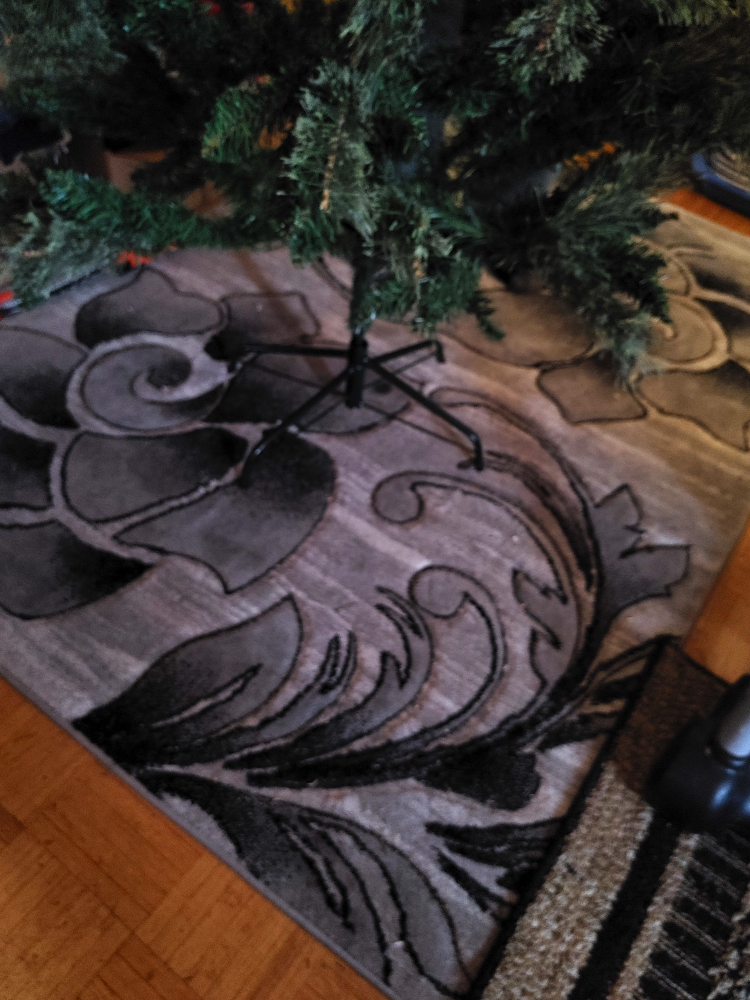 6ft Laurentian Pine Tree - photo 3