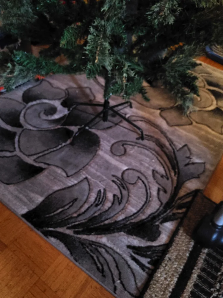 6ft Laurentian Pine Tree image indicator(3)