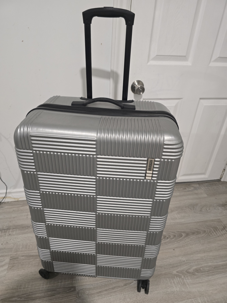 Large Travel Luggage for Sale. (Kingsto Ontario)