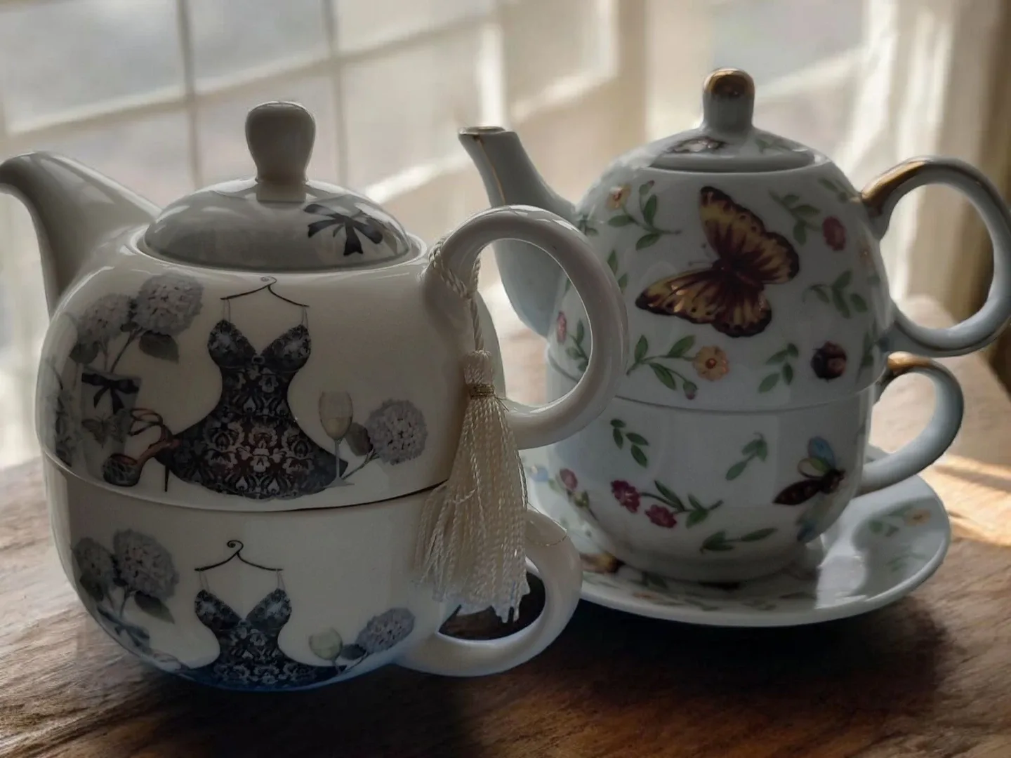 Teapot Set with Cup (x2)
