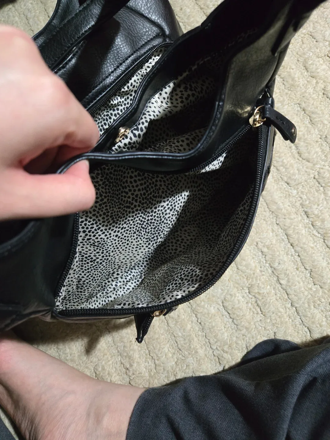 La Diva Italian Design Black Shoulder Bag image indicator(7)