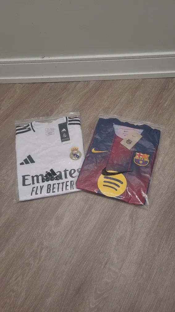 New Nike FC Barcelona Jersey - Size M image indicator(5)