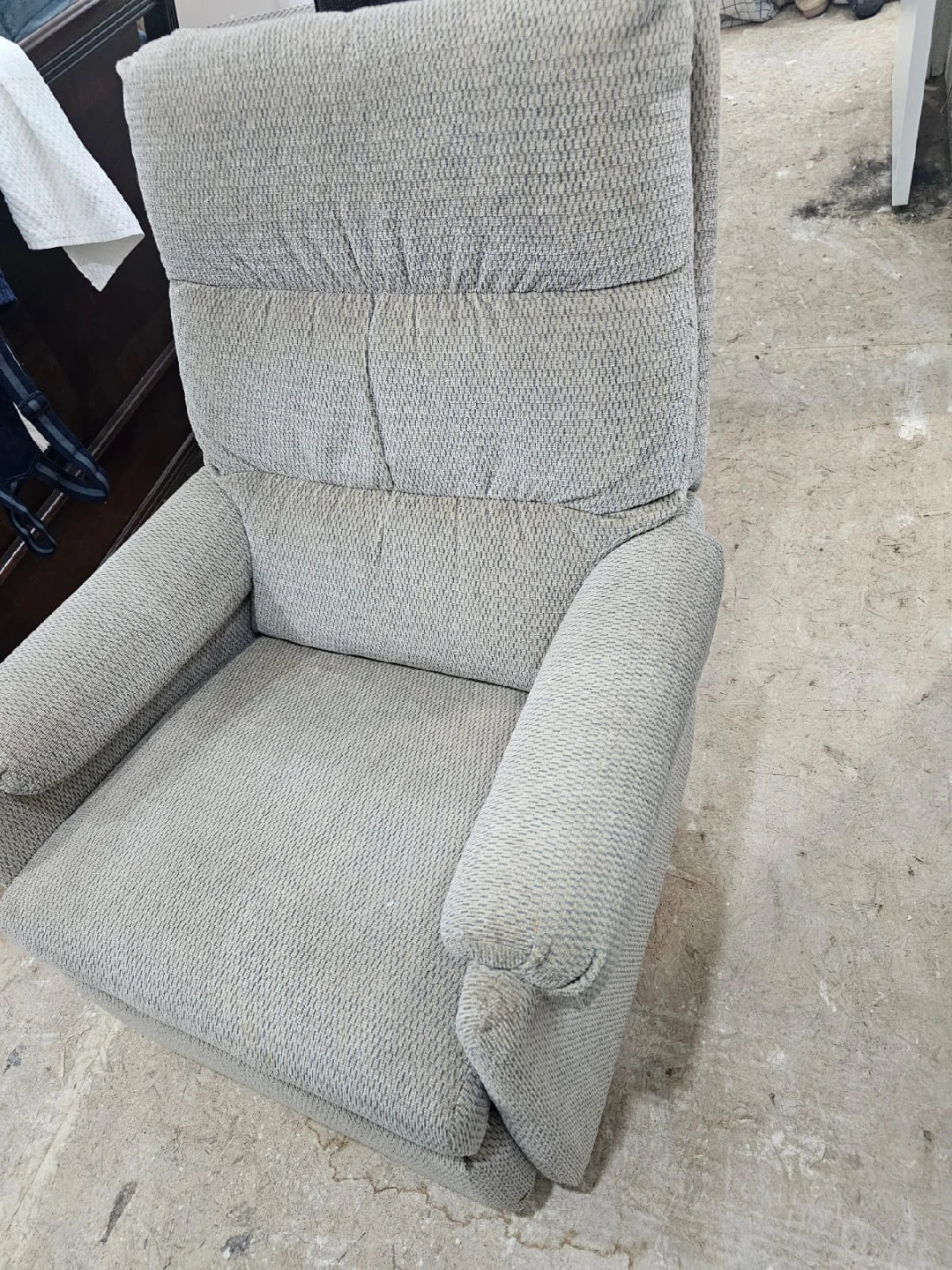 Beige Recliner Chair - photo 2
