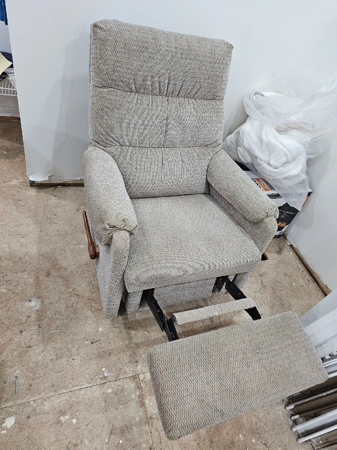 Beige Recliner Chair image indicator(9)