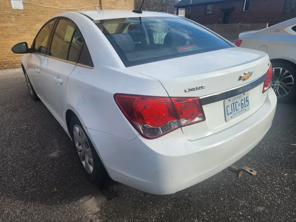 White Chevrolet Cruze LT image indicator(4)