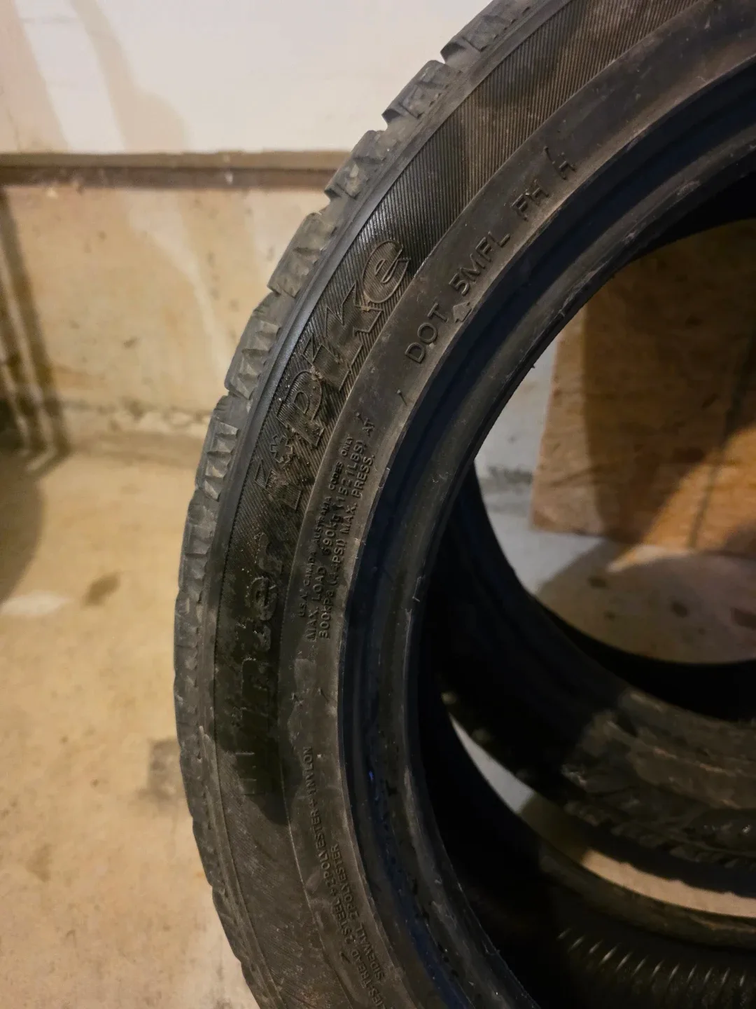 2X225/50/R18 Hankook Winter i*Pike Tires only 2 image indicator(2)