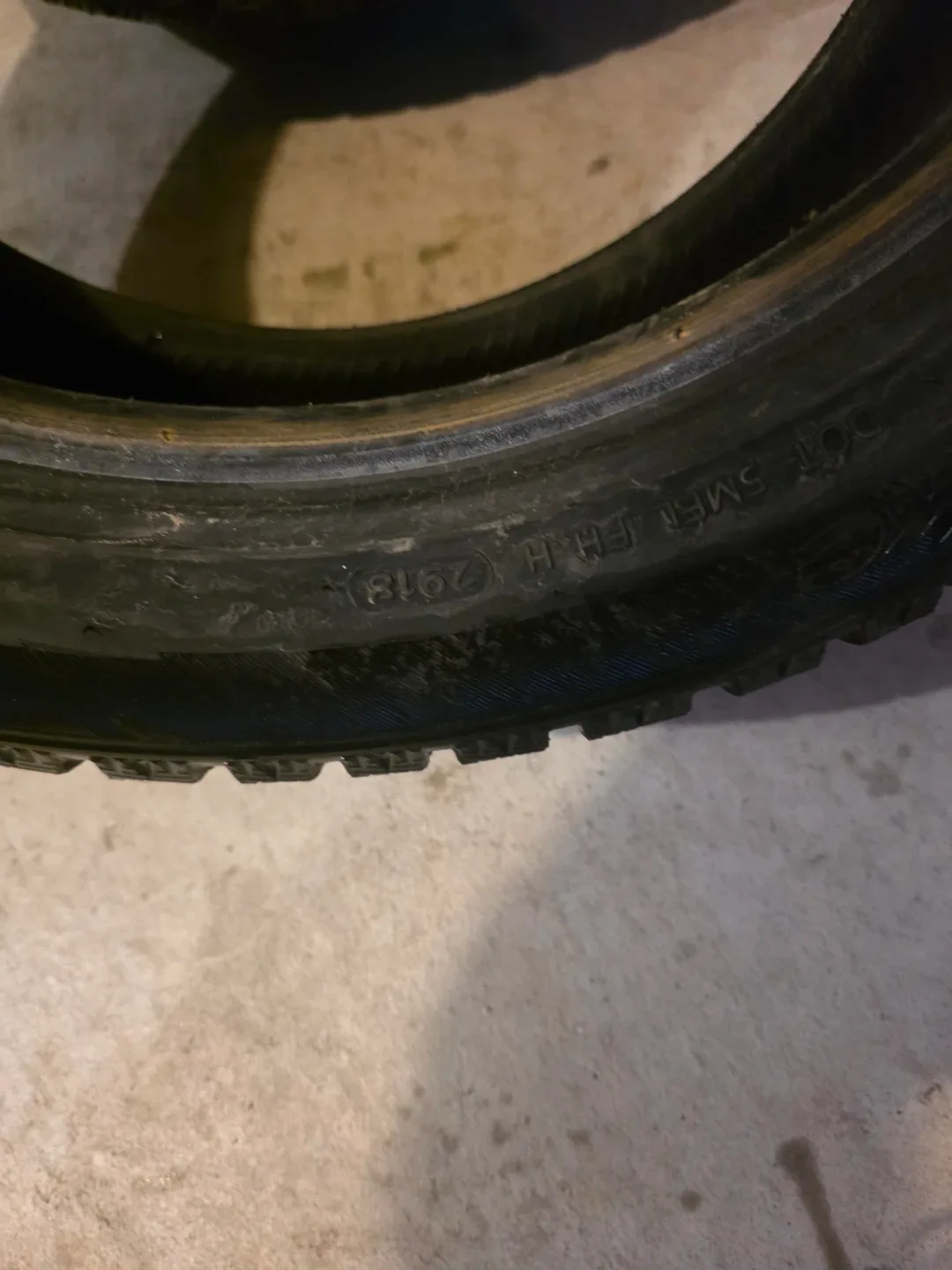 2X225/50/R18 Hankook Winter i*Pike Tires only 2 image indicator(3)