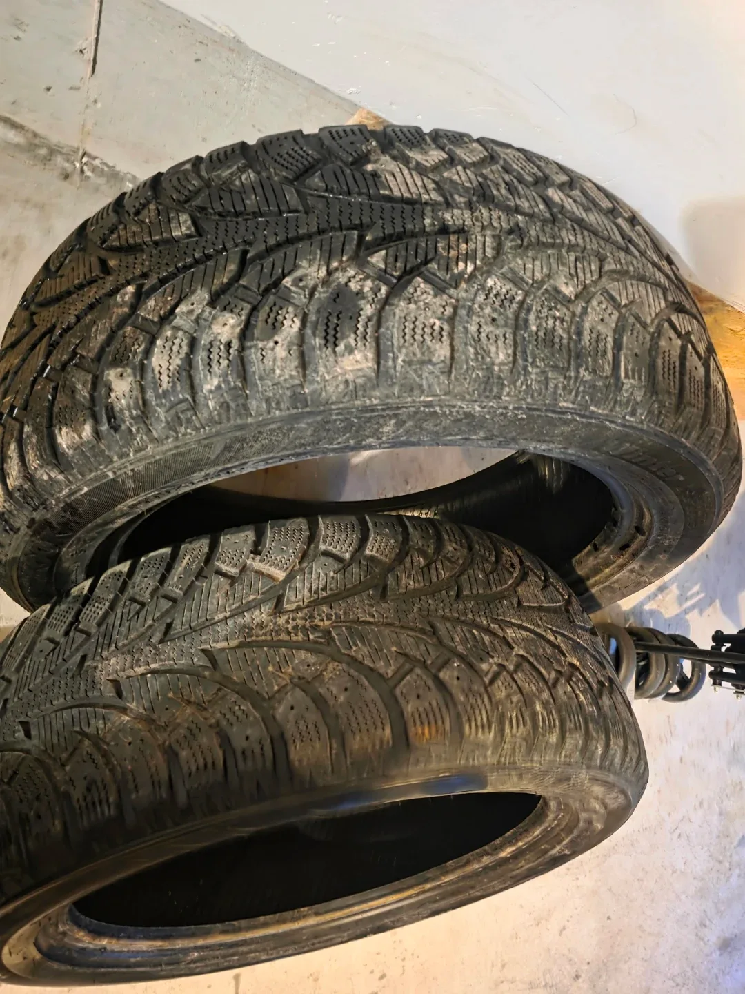 2X225/50/R18 Hankook Winter i*Pike Tires only 2 image indicator(4)