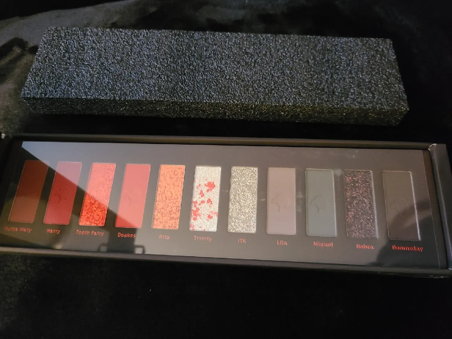 Lethal Cosmetics Dexter Eyeshadow Palette image indicator(2)