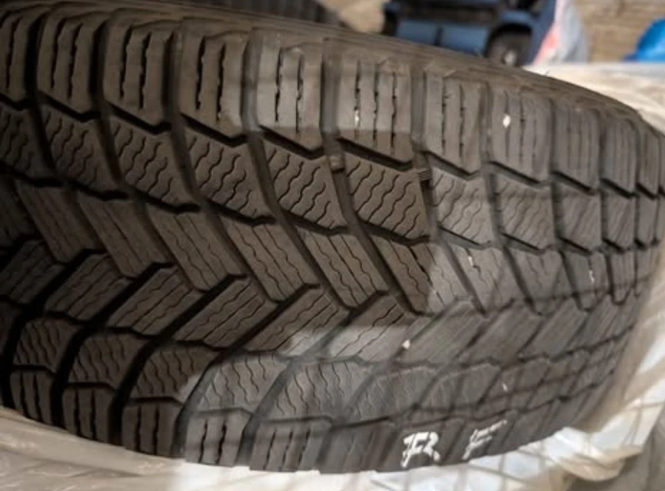 Winter Tires with Rims: Michelin X-Ice Snow Tires 225/50R17 - photo 2