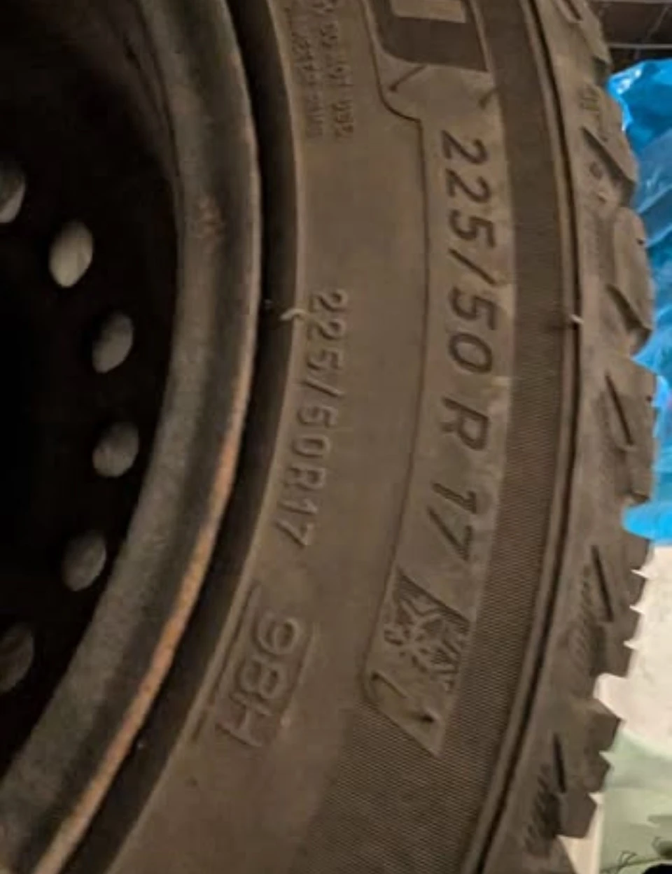 Winter Tires with Rims: Michelin X-Ice Snow Tires 225/50R17 - photo 5