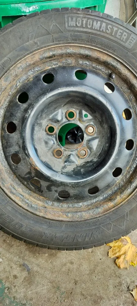 Motomaster 205/75R15 Winter Tire on Steel Rim image indicator(2)