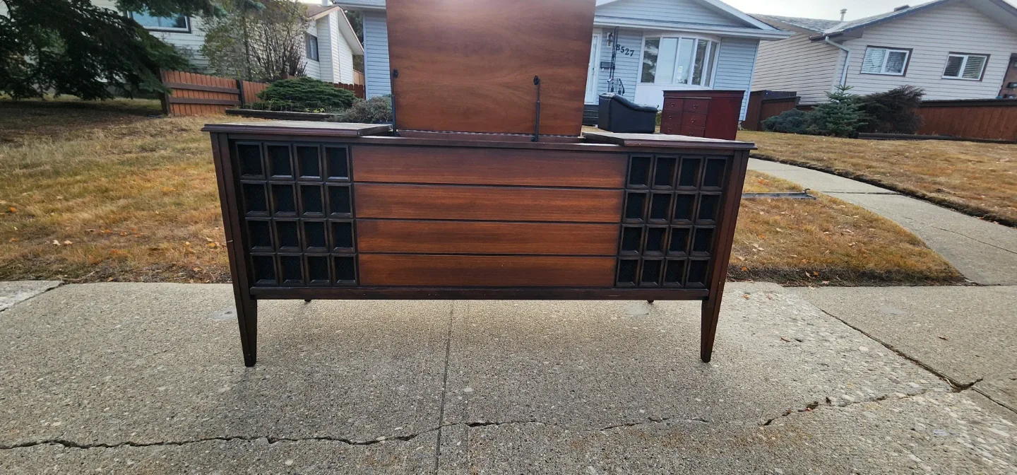 Electrohome H20-332 Vintage Record Player Console thumbnail