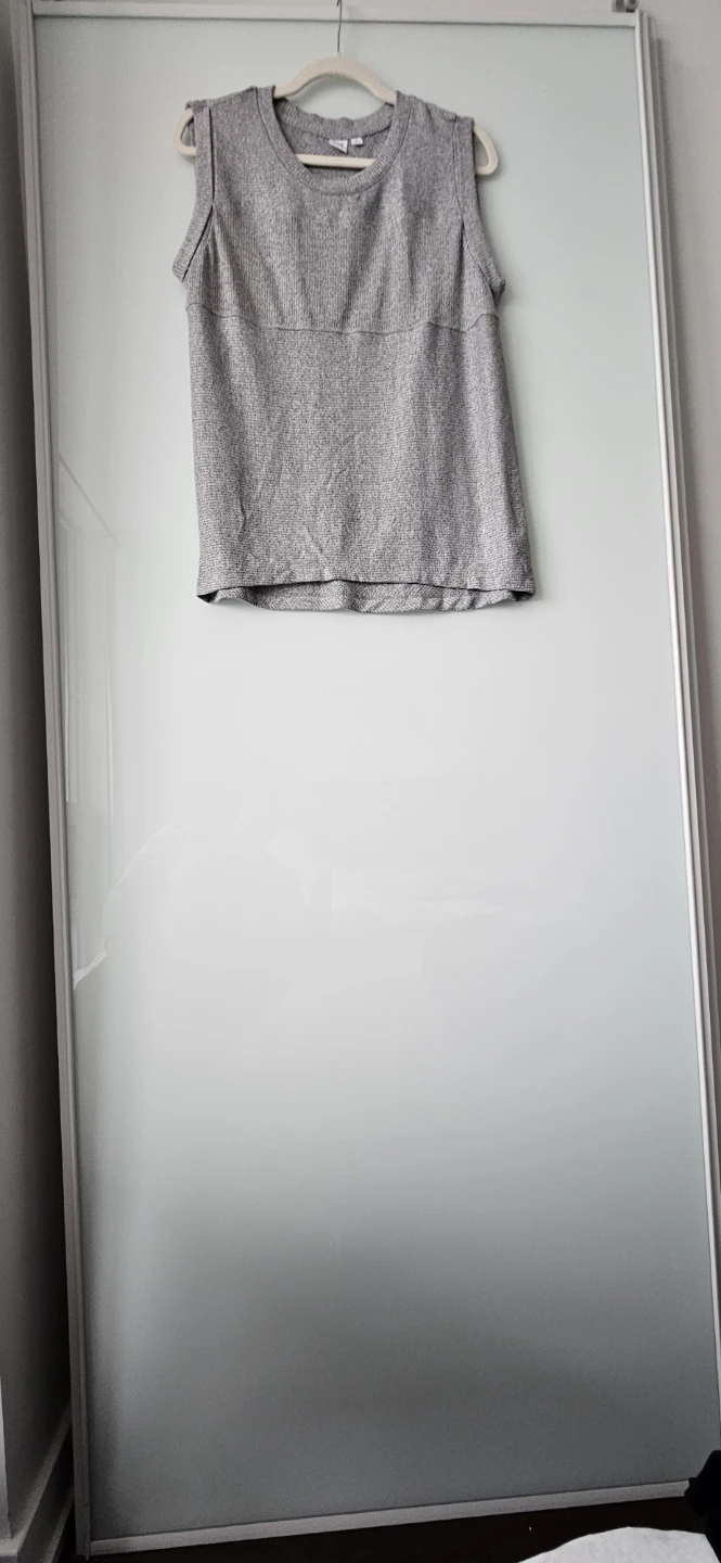 Brand new GAP Sleeveless Sweater Top - Size M - photo 4