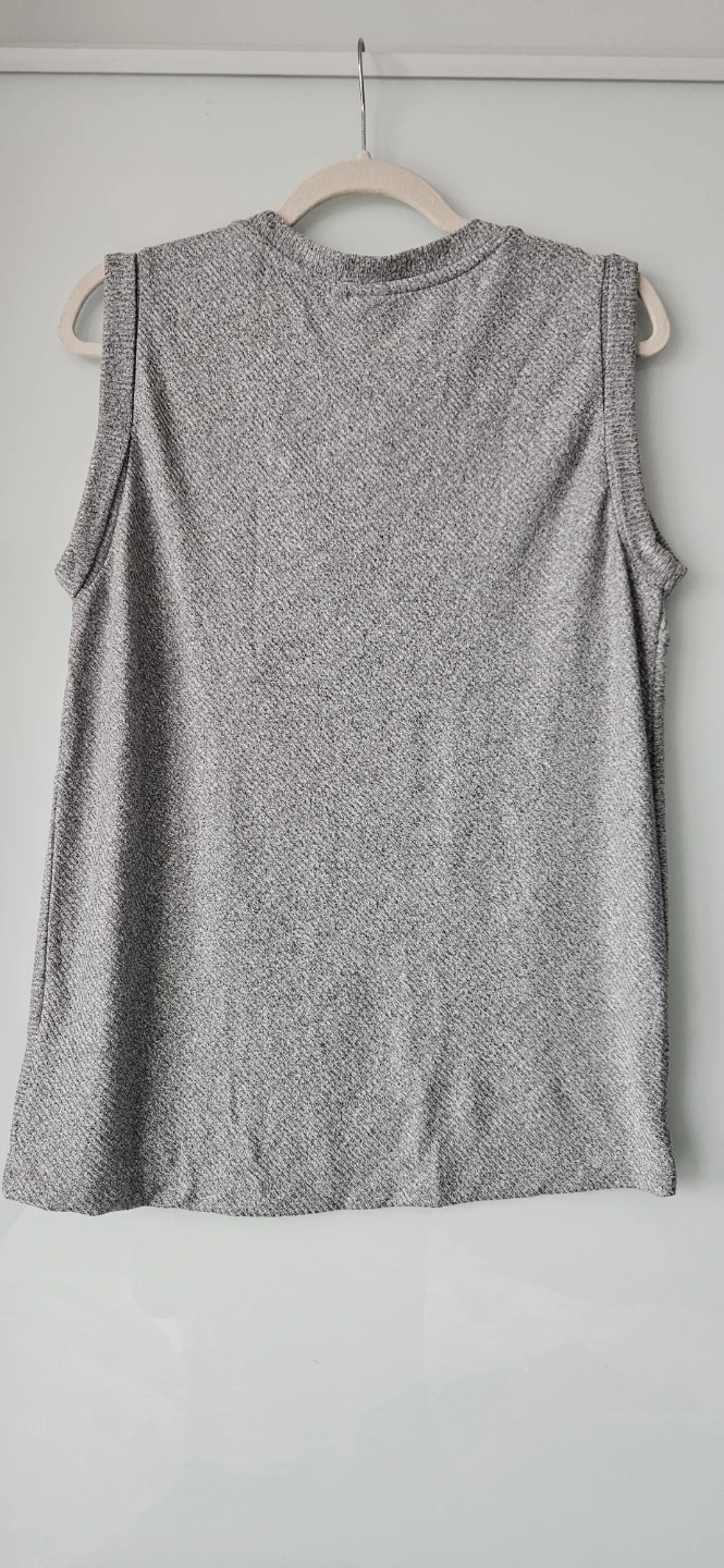 Brand new GAP Sleeveless Sweater Top - Size M - photo 5