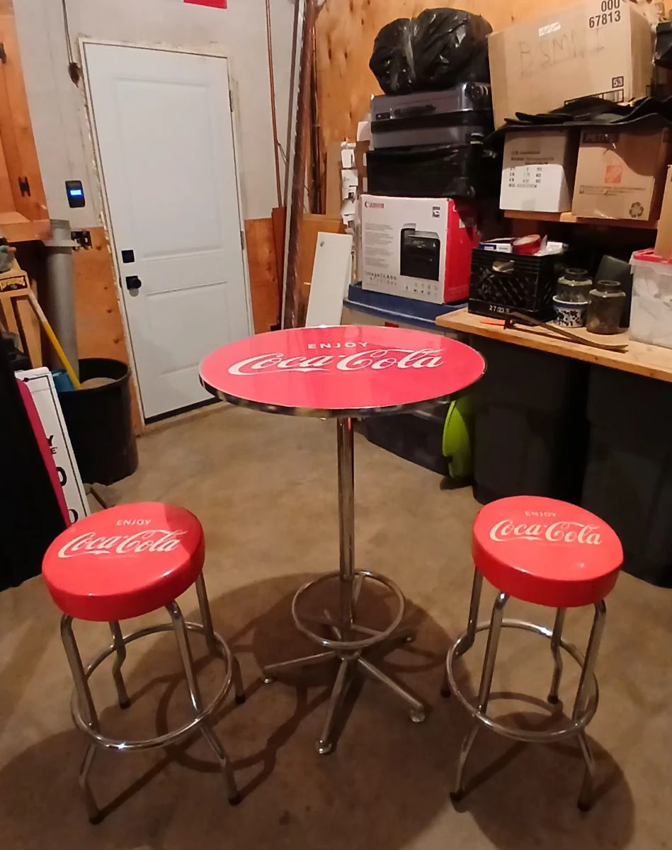 Coca-Cola Pub Table with 2 Stools - photo 2