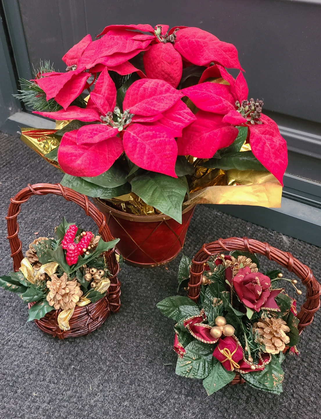 Poinsettia & 2 baskets
