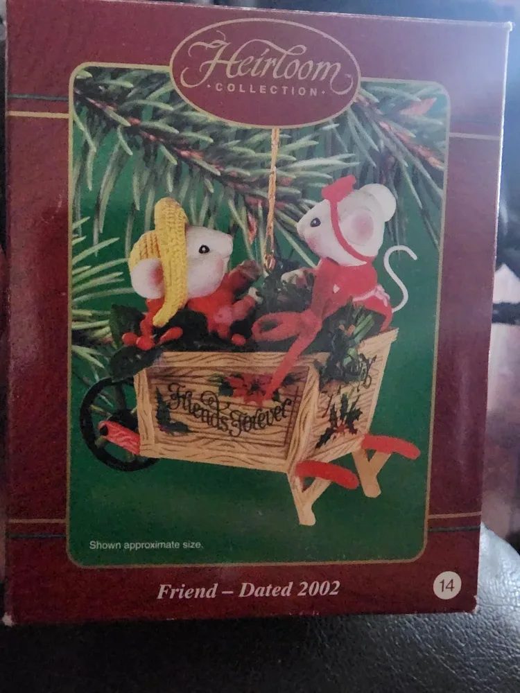 New Heirloom Collection Friend 2002 Ornament