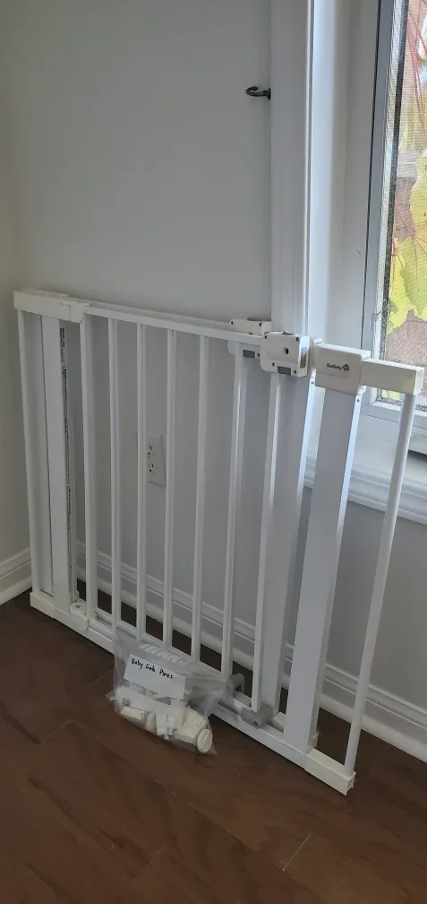 Safety 1st Baby Gate with Hardware (2 gates) thumbnail
