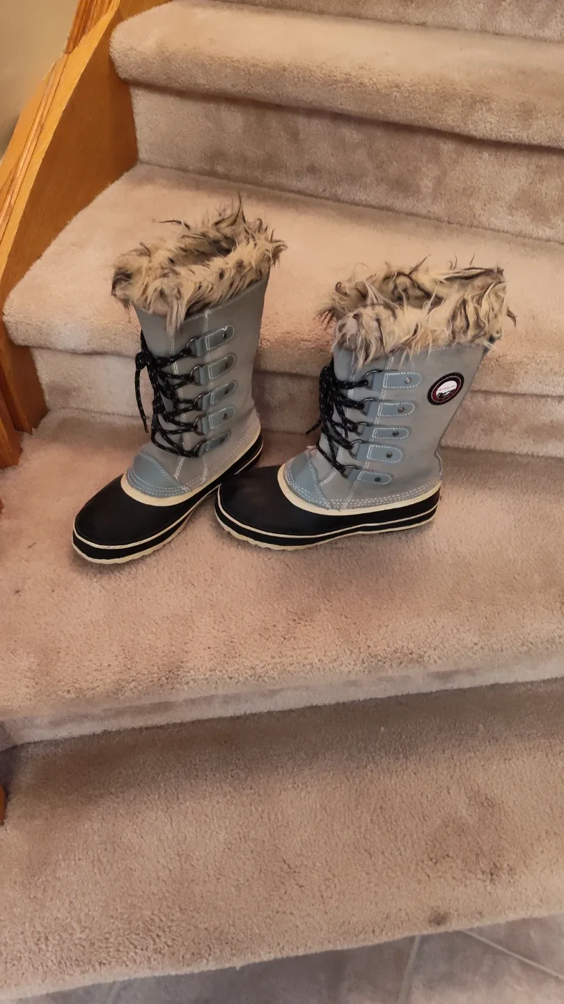 Canada Goose Snow Boots, Size 8 thumbnail