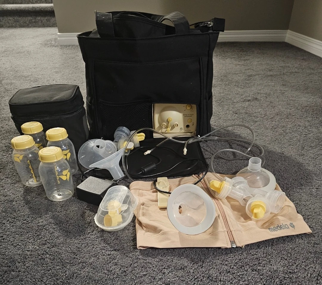 Medela Breast Pump with Accessories - photo 2