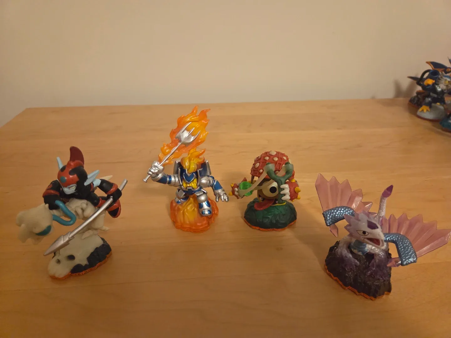 Skylanders Giants ( 12 Figures) image indicator(2)