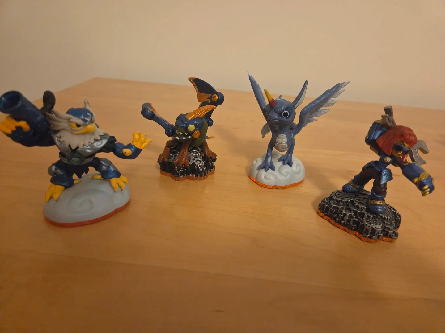 Skylanders Giants ( 12 Figures) image indicator(4)