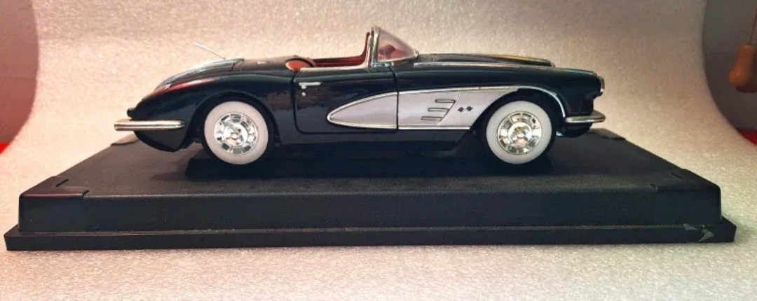 Motor Max 1958 Corvette Diecast Model image indicator(2)