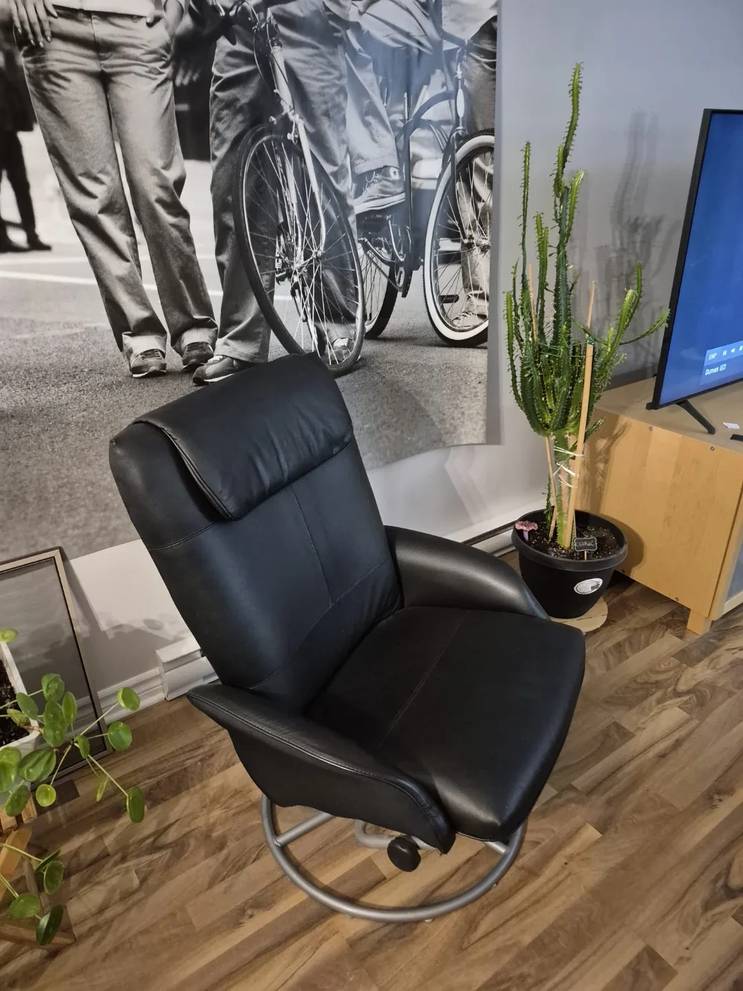 Black Leather Swivel Recliner Chair