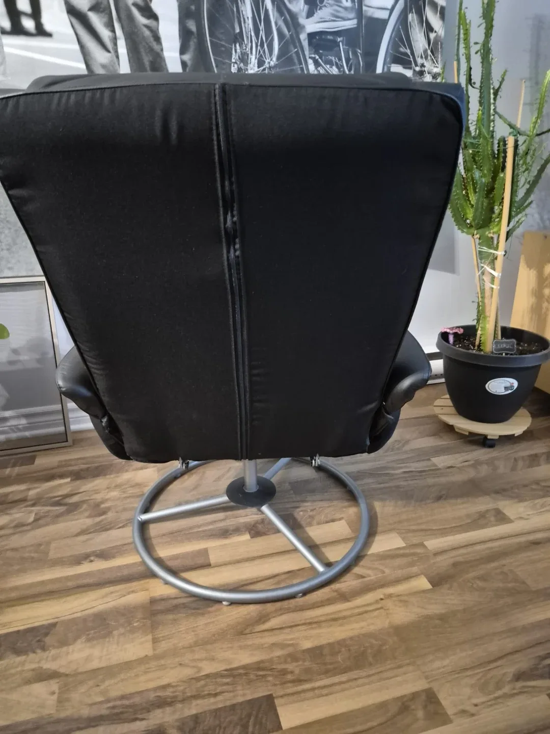 Black Leather Swivel Recliner Chair image indicator(2)